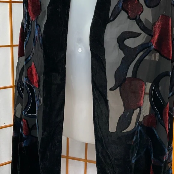 Lovely textured silk on partially transparent black shawl/scarf - Picture 7 of 12